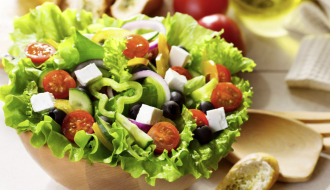 Mẹo rửa rau sạch để có món salad ngon tuyệt hảo - bạn đã biết chưa?