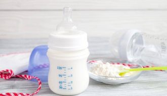 Những lưu ý khi cho bé uống sữa công thức đúng cách
