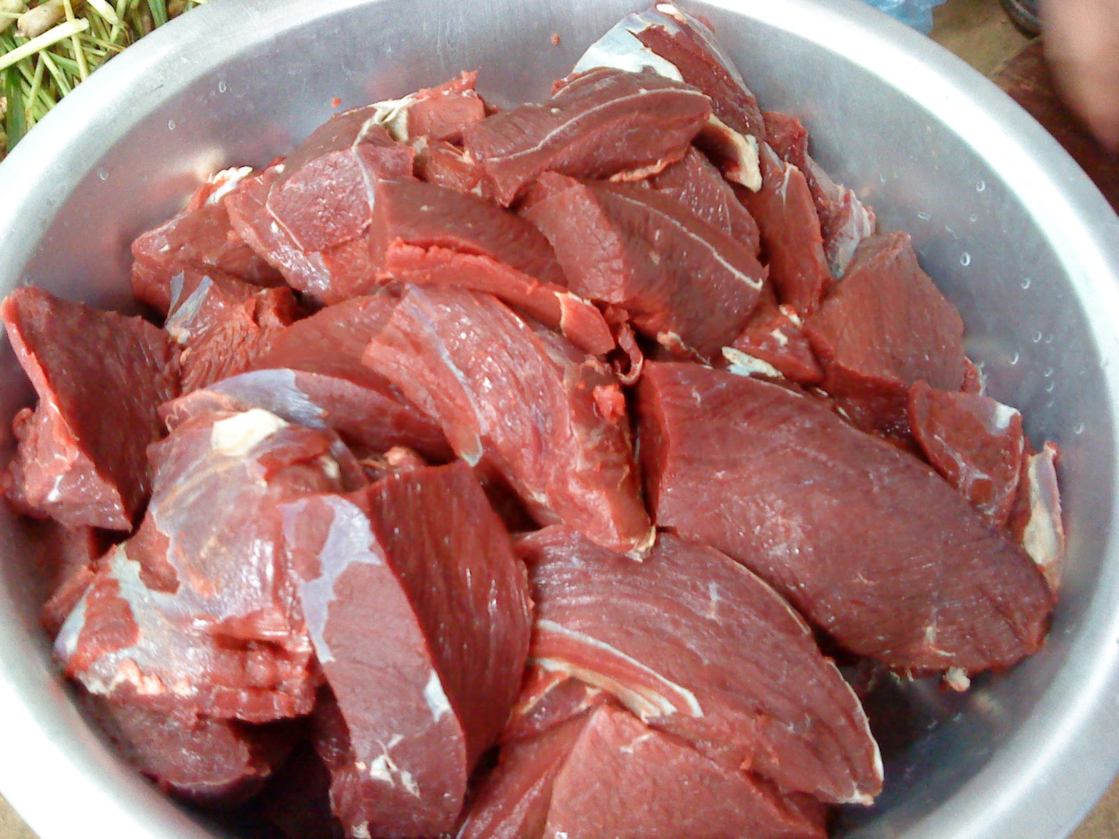 Thịt trâu gác bếp Sơn La được làm từ phần bắp hay thăn trâu